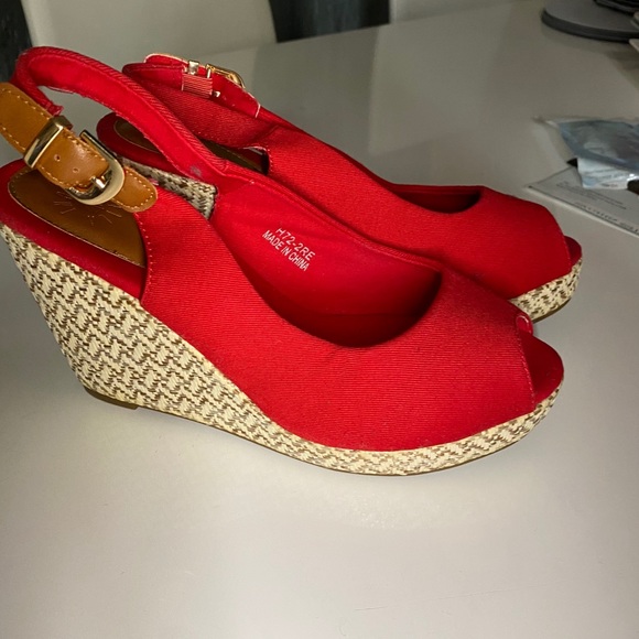 Shoes - Picture 3 of 4